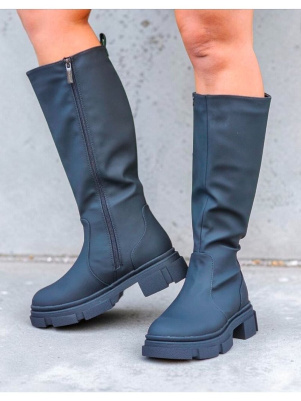 Chunky Sole Knee-High Black Boots With Side Zipper For Women